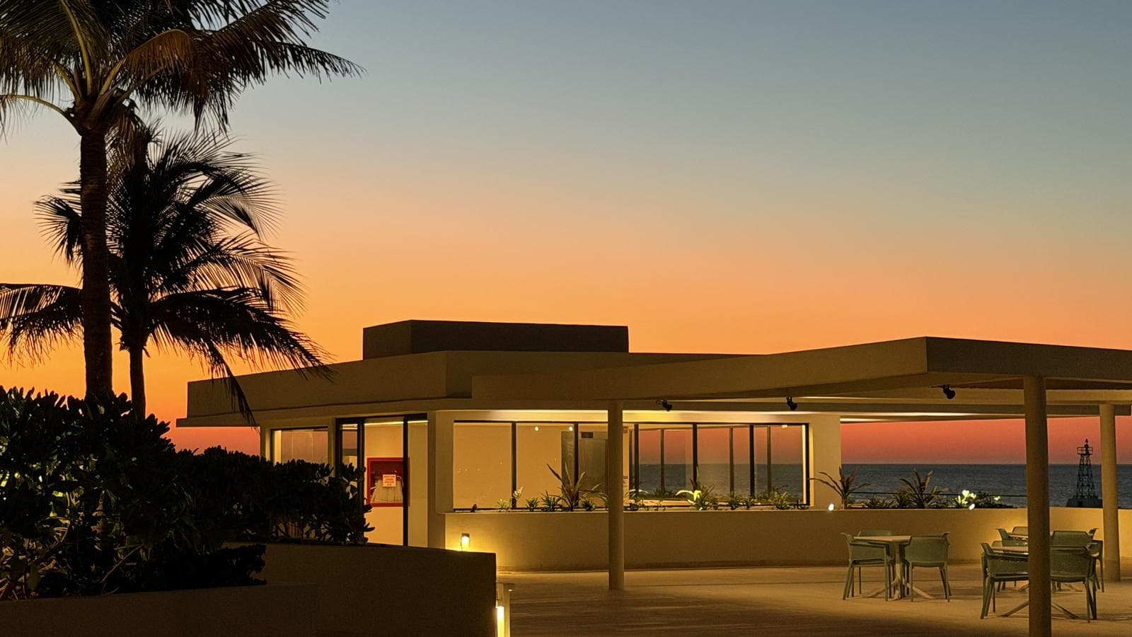 Furnished oceanfront apartment for sale in Yucalpetén