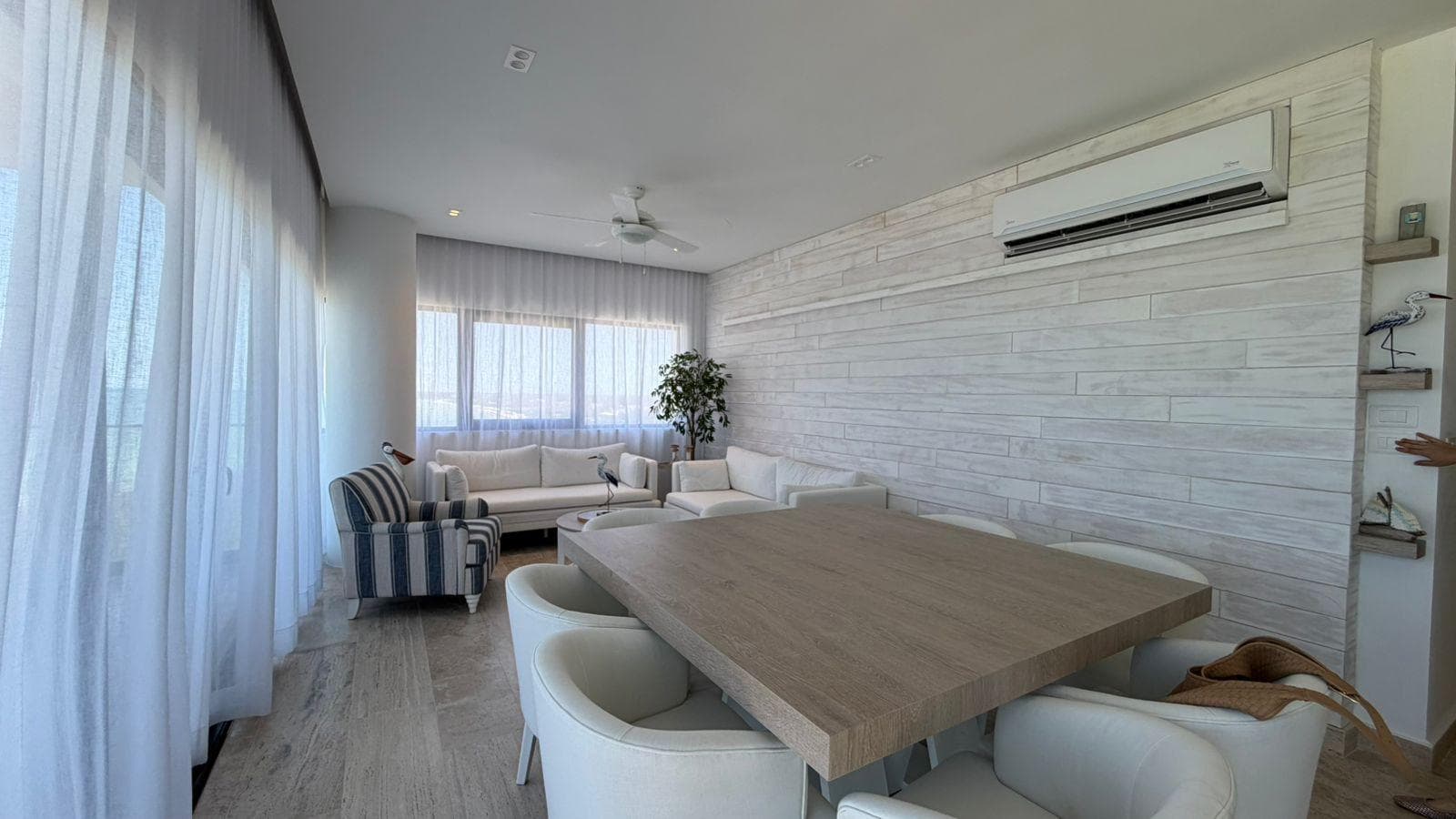 Furnished oceanfront apartment for sale in Yucalpetén