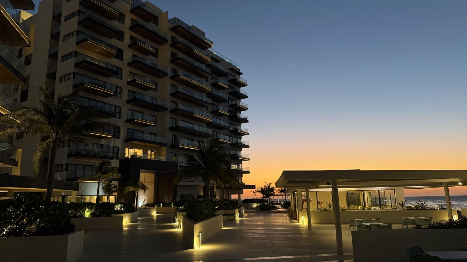 Furnished oceanfront apartment for sale in Yucalpetén