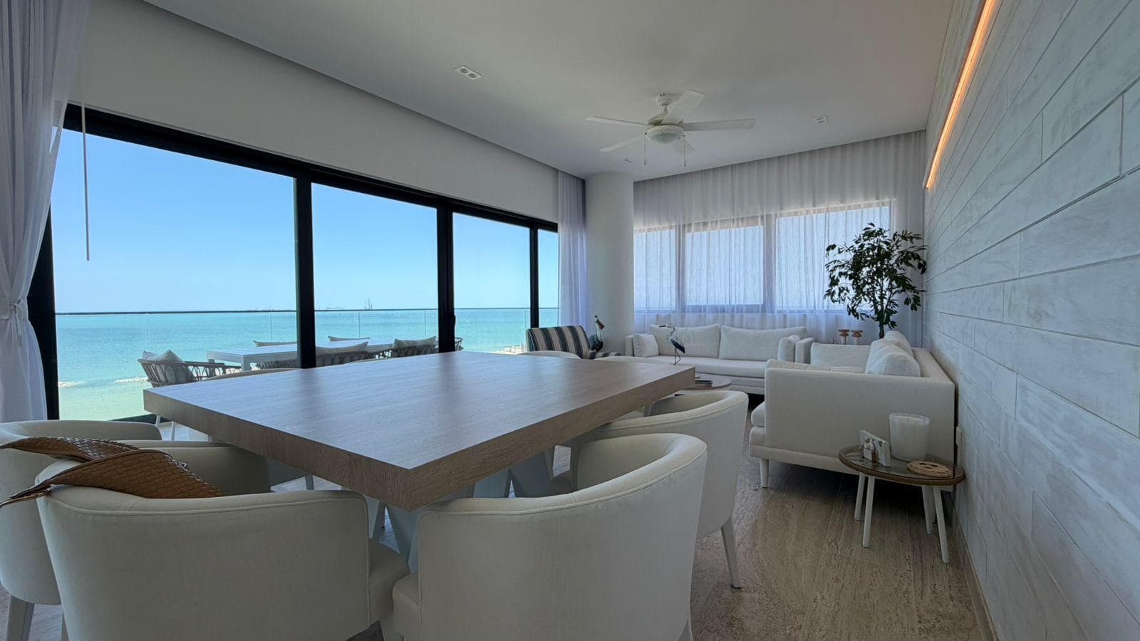 Furnished oceanfront apartment for sale in Yucalpetén