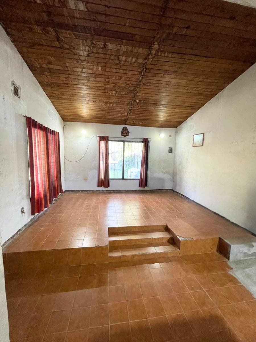 House in Funes in need of renovation. Guardhouse 9.