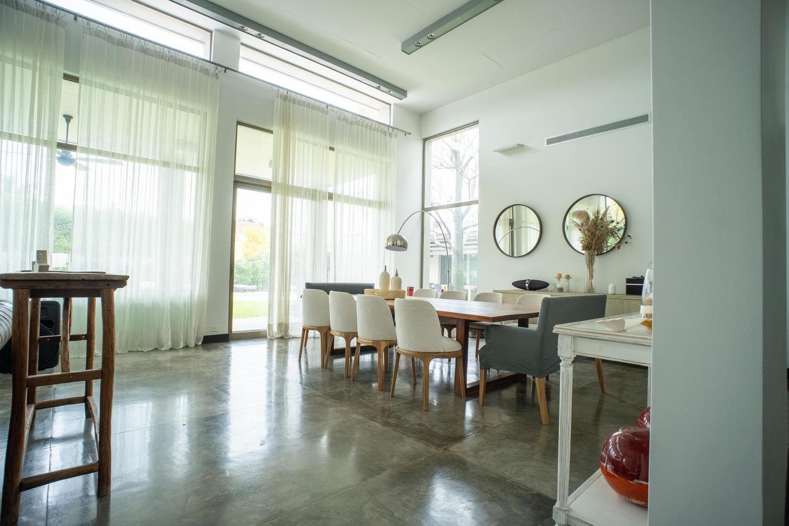 Modern single-story house with tall windows on Corredor Bancalari Talar del Lago 2