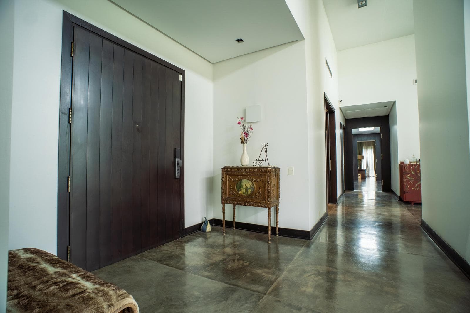 Modern single-story house with tall windows on Corredor Bancalari Talar del Lago 2