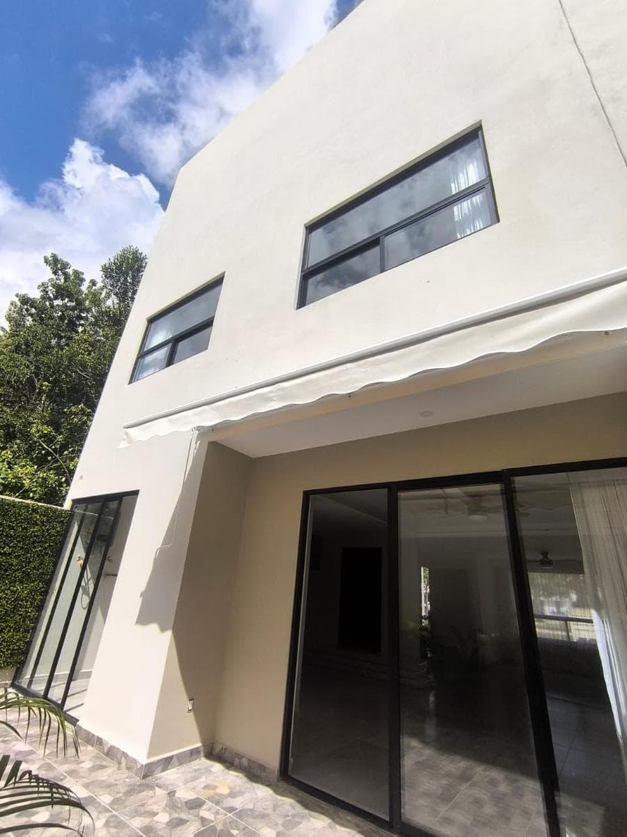 CASA EN VENTA ARBOLADA RESIDENCIAL AV HUAYACAN Y AV 135 CANCUN