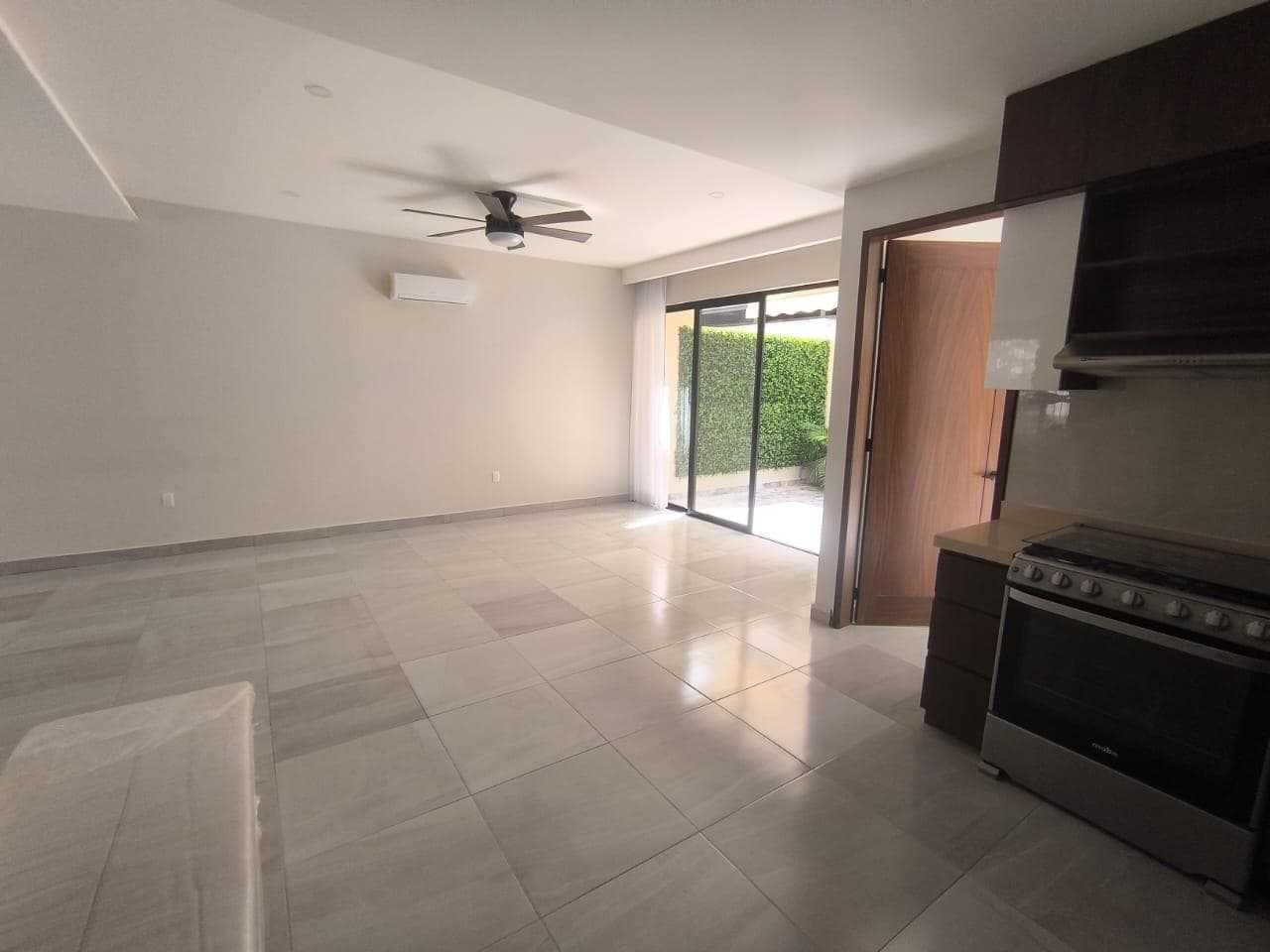 CASA EN VENTA ARBOLADA RESIDENCIAL AV HUAYACAN Y AV 135 CANCUN