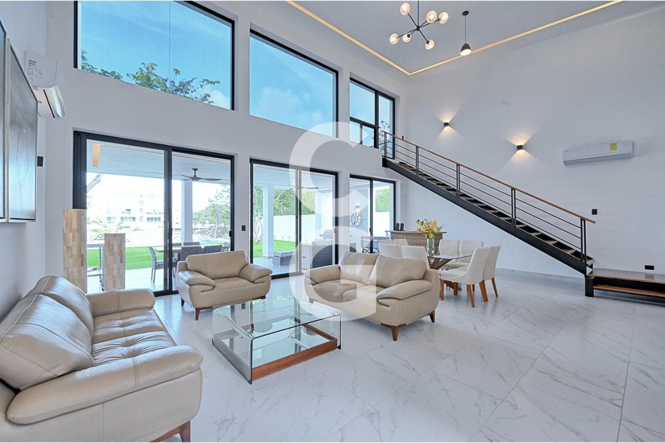 House for Sale in Cancún in the Lagos del Sol Residential Community, on the Lakefront with a Pool