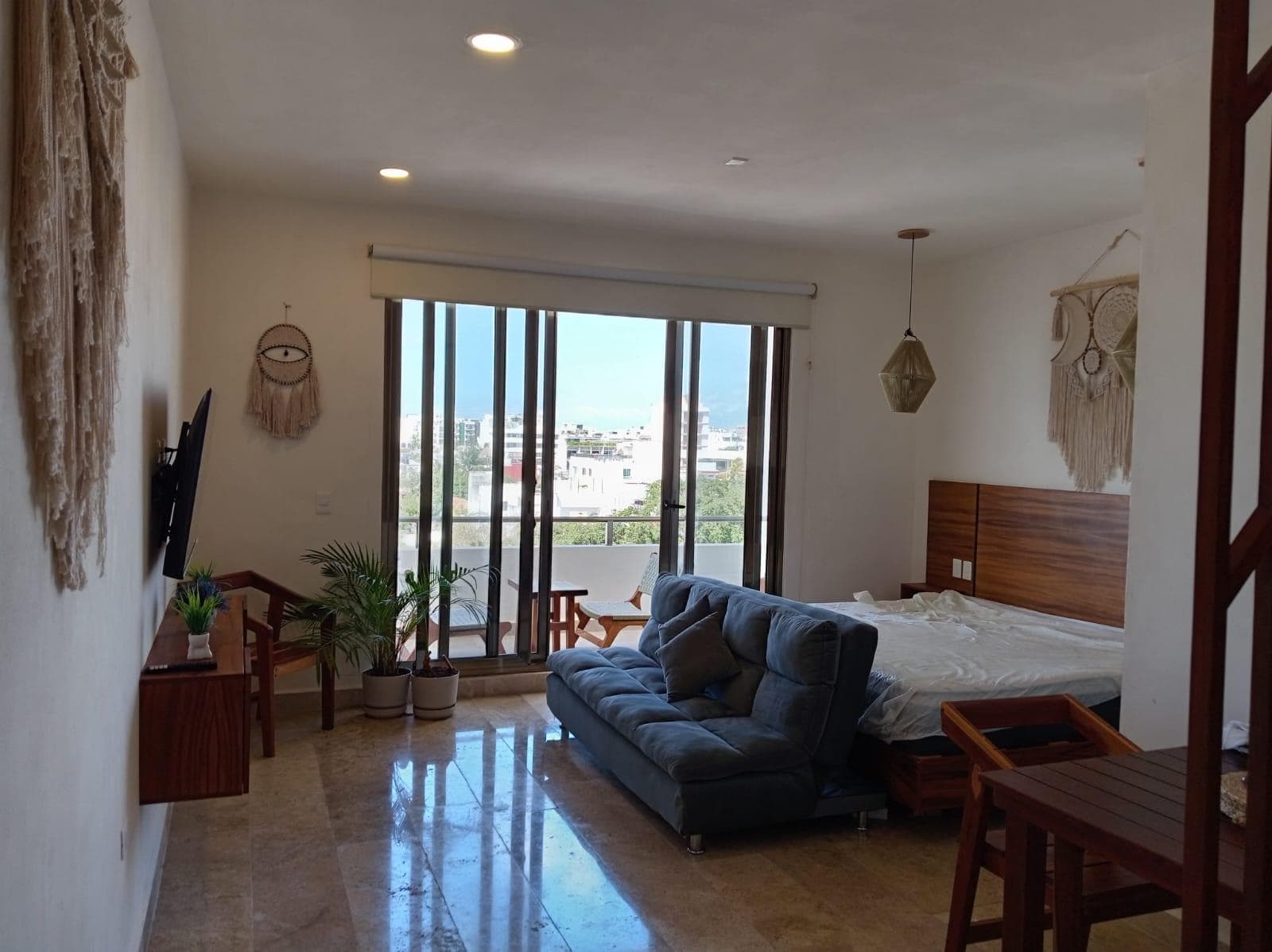 APARTMENT FOR RENT JUST A FEW STEPS FROM 5TH AVENUE
