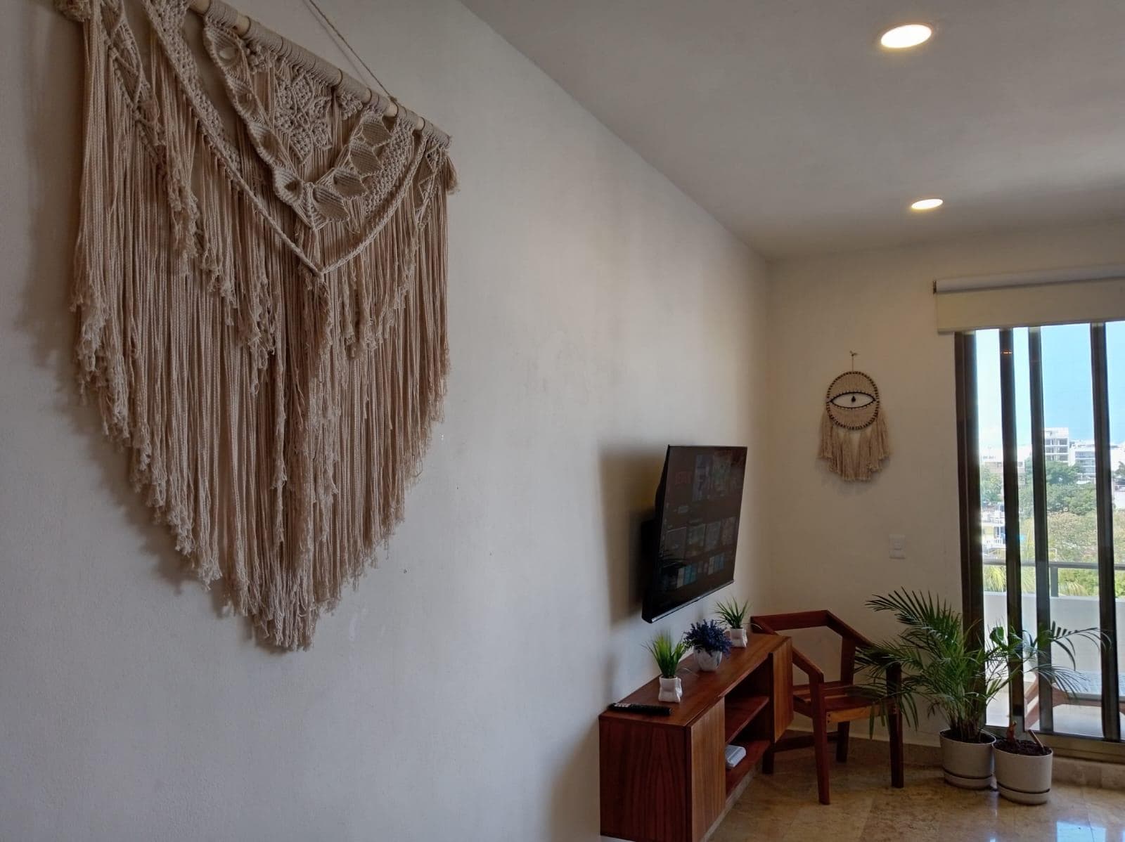 APARTMENT FOR RENT JUST A FEW STEPS FROM 5TH AVENUE