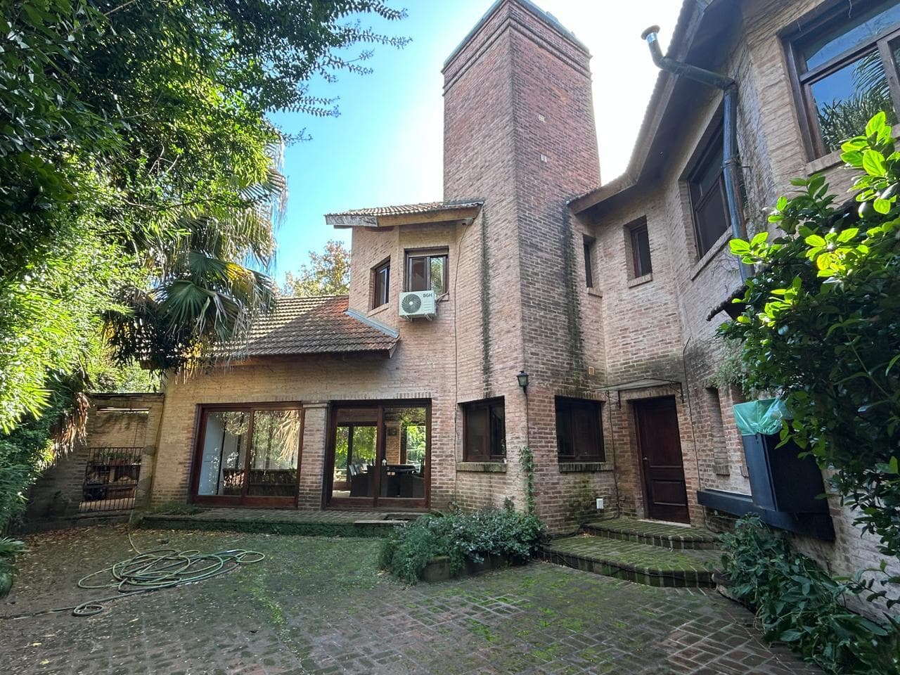 House in Los Laureles