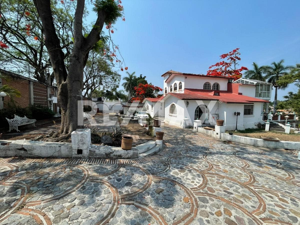House for Sale in Morelos, Palmira Tinguindin, Cuernavaca