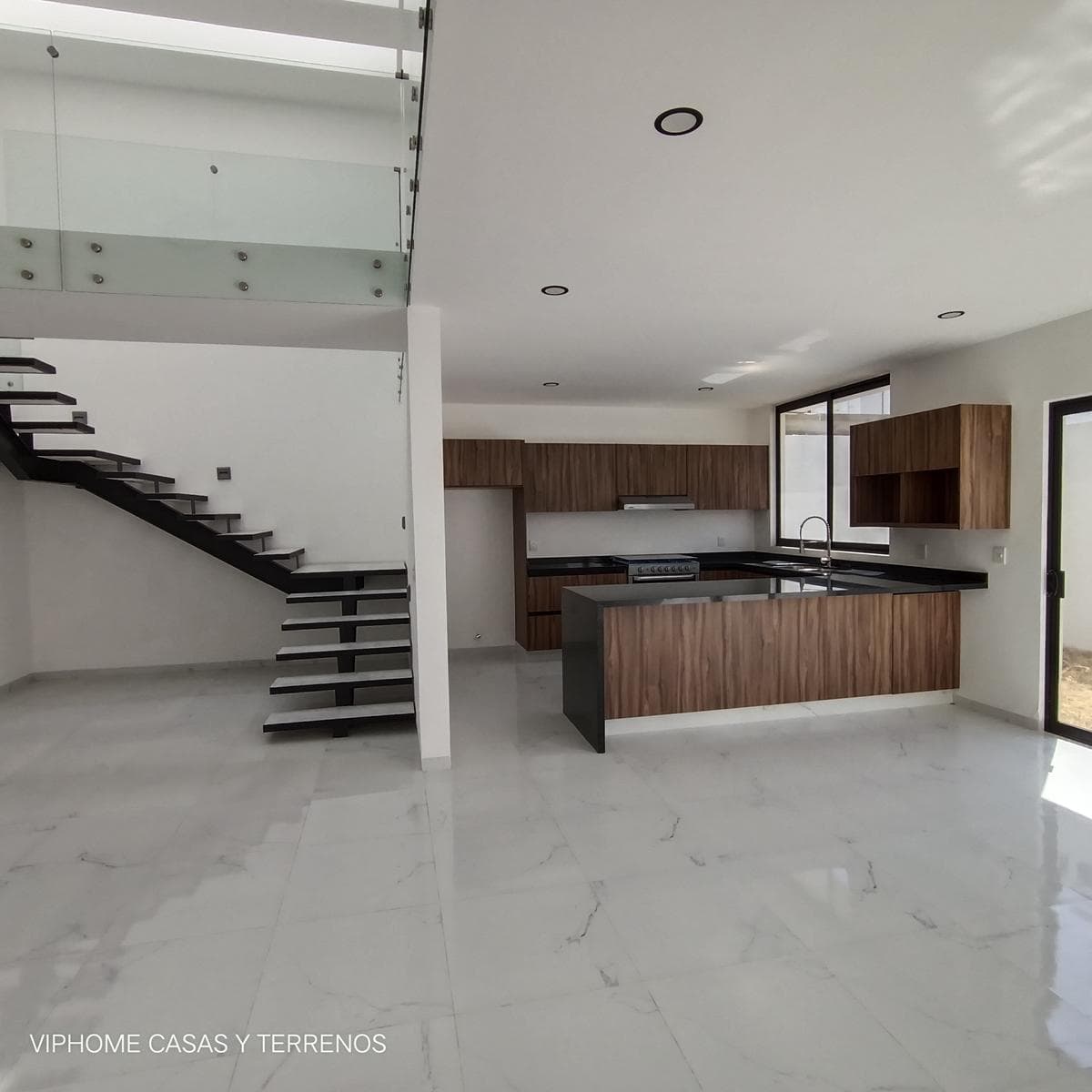 House for Sale in Cañadas del Arroyo with a double-height living room and 4 bedrooms