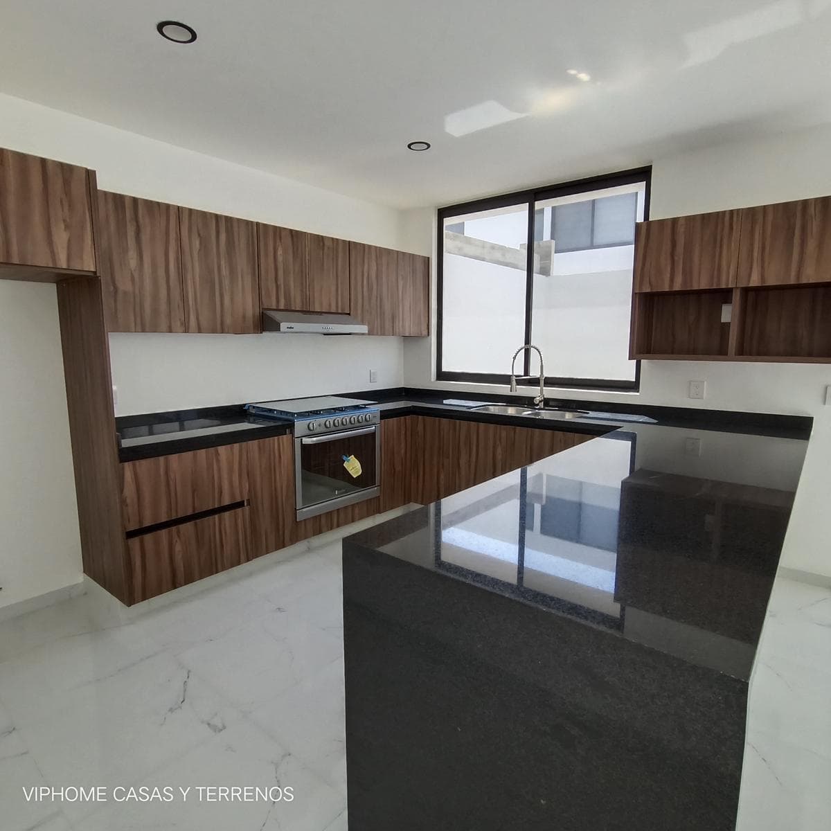 House for Sale in Cañadas del Arroyo with a double-height living room and 4 bedrooms