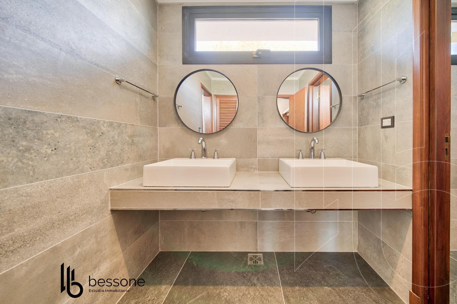 Residencia de Diseño Moderno en Parque Luro