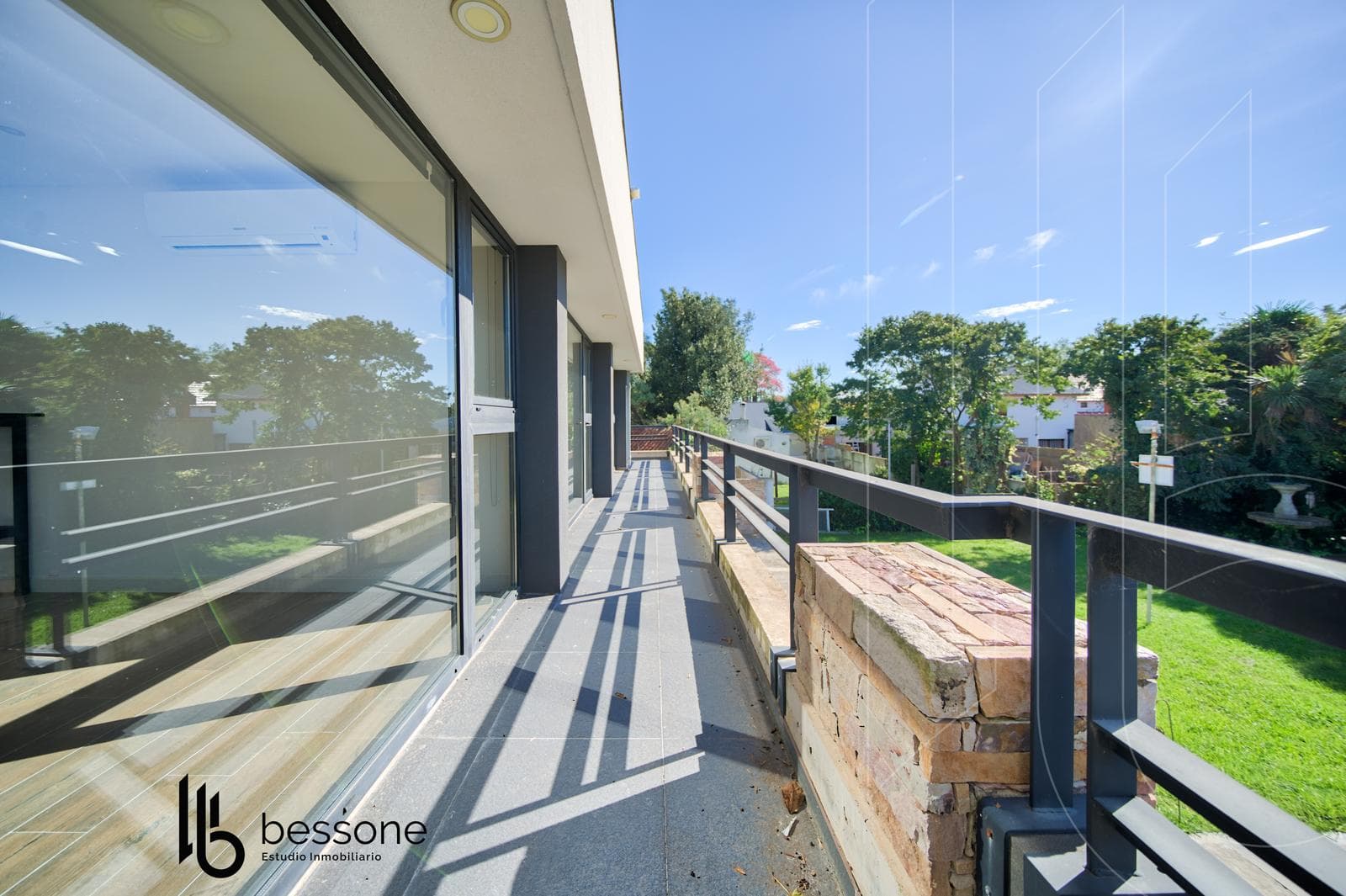 Residencia de Diseño Moderno en Parque Luro