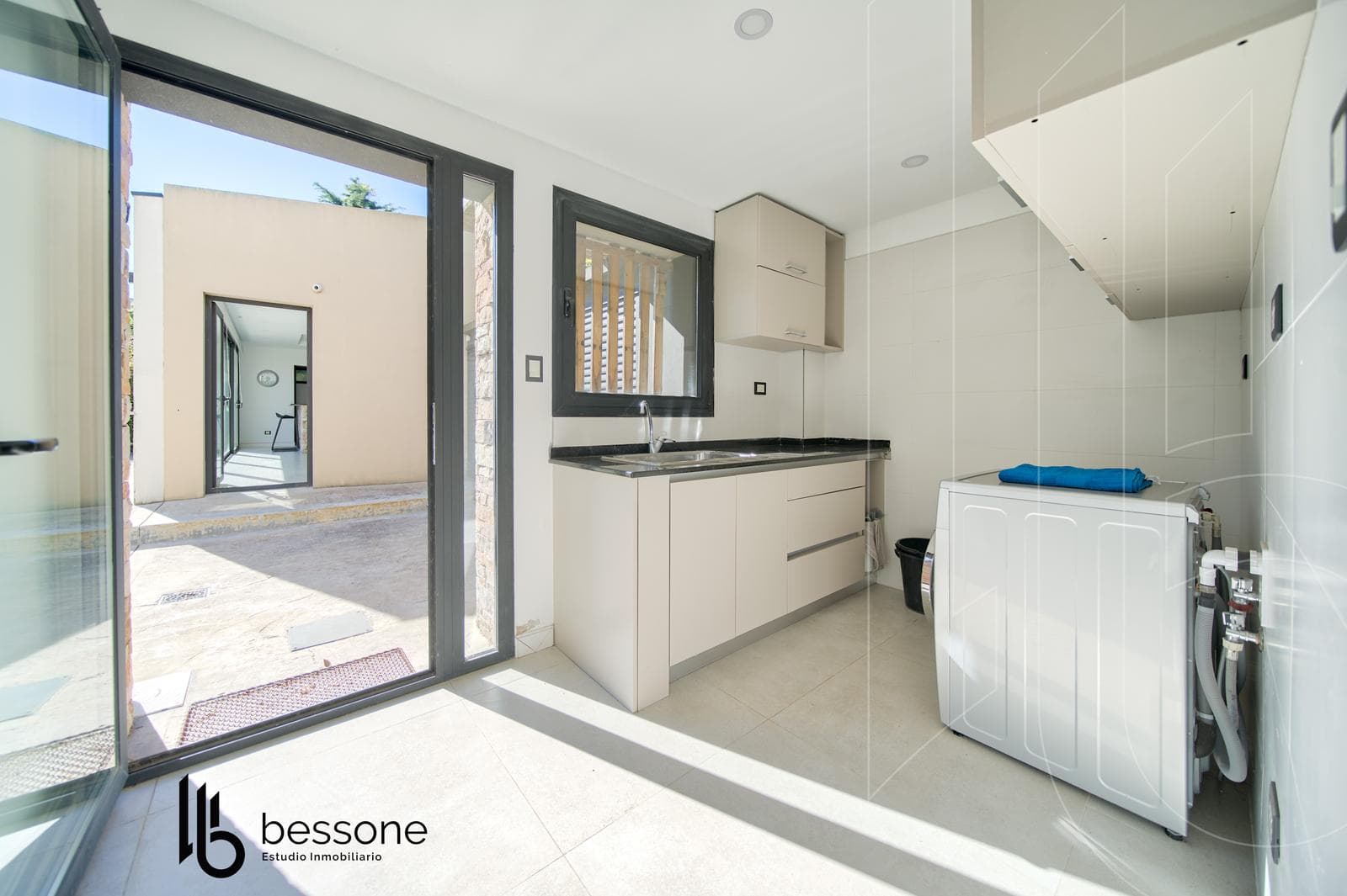 Residencia de Diseño Moderno en Parque Luro