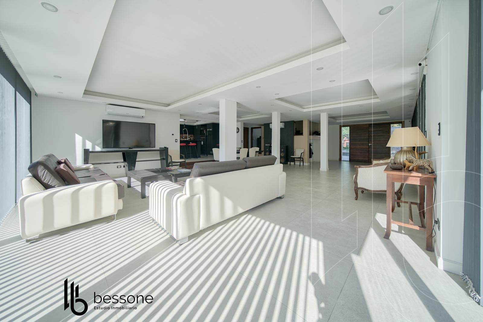 Modern Design Residence in Parque Luro