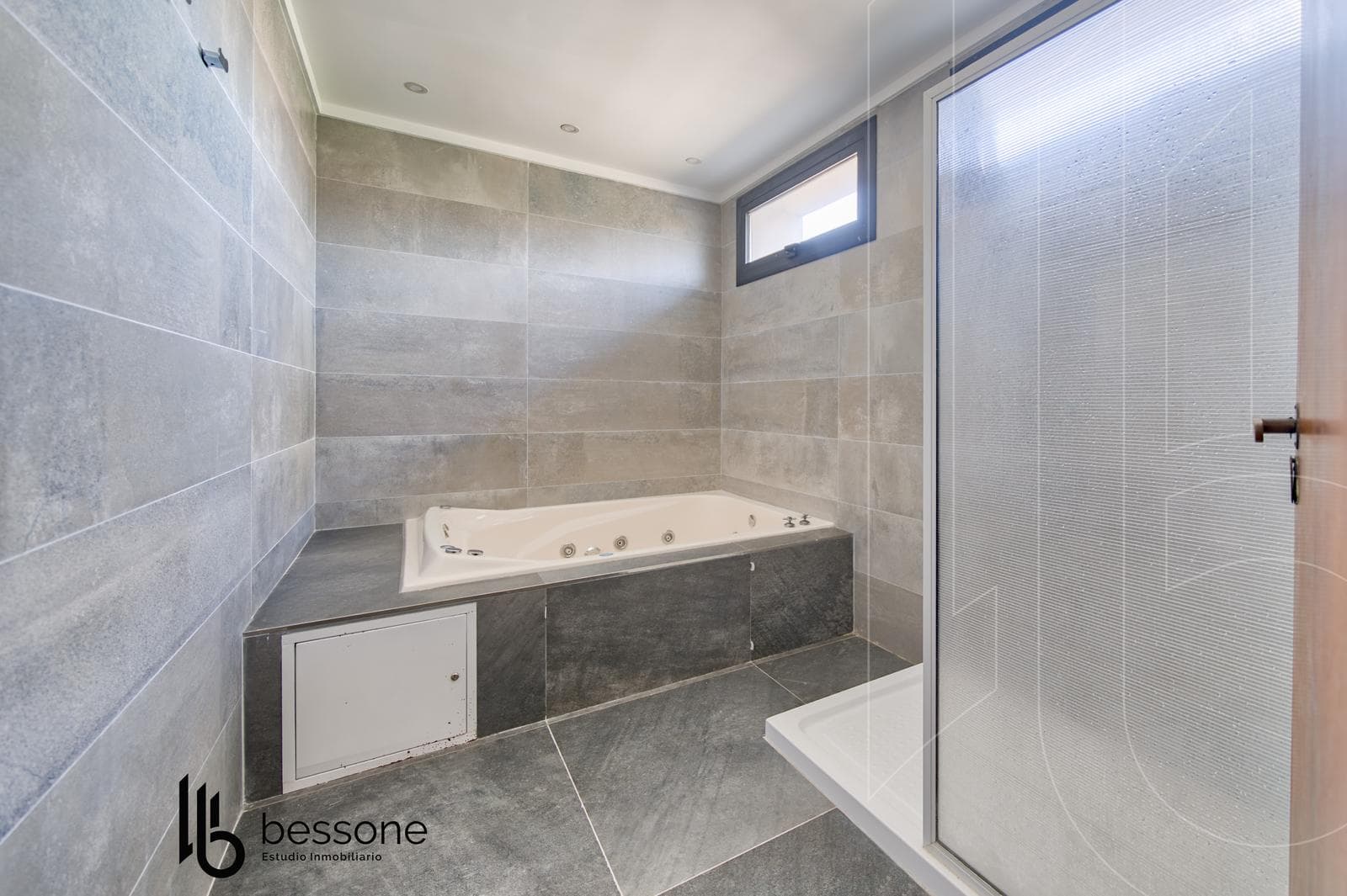 Residencia de Diseño Moderno en Parque Luro