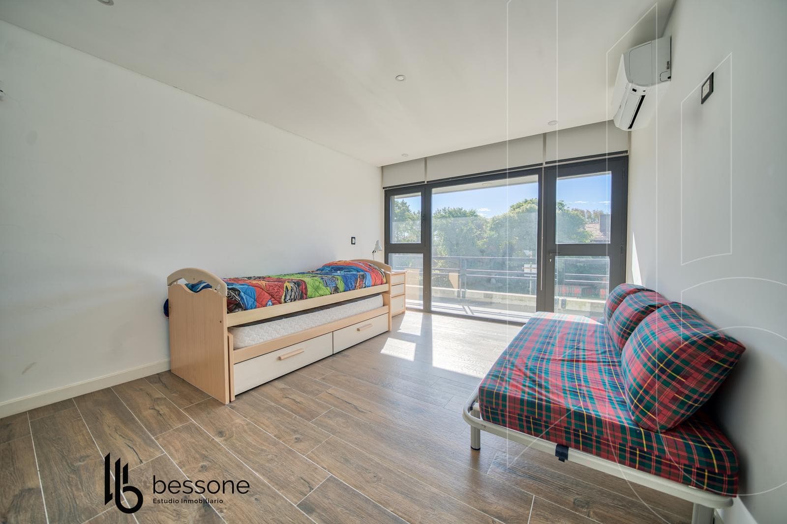 Residencia de Diseño Moderno en Parque Luro