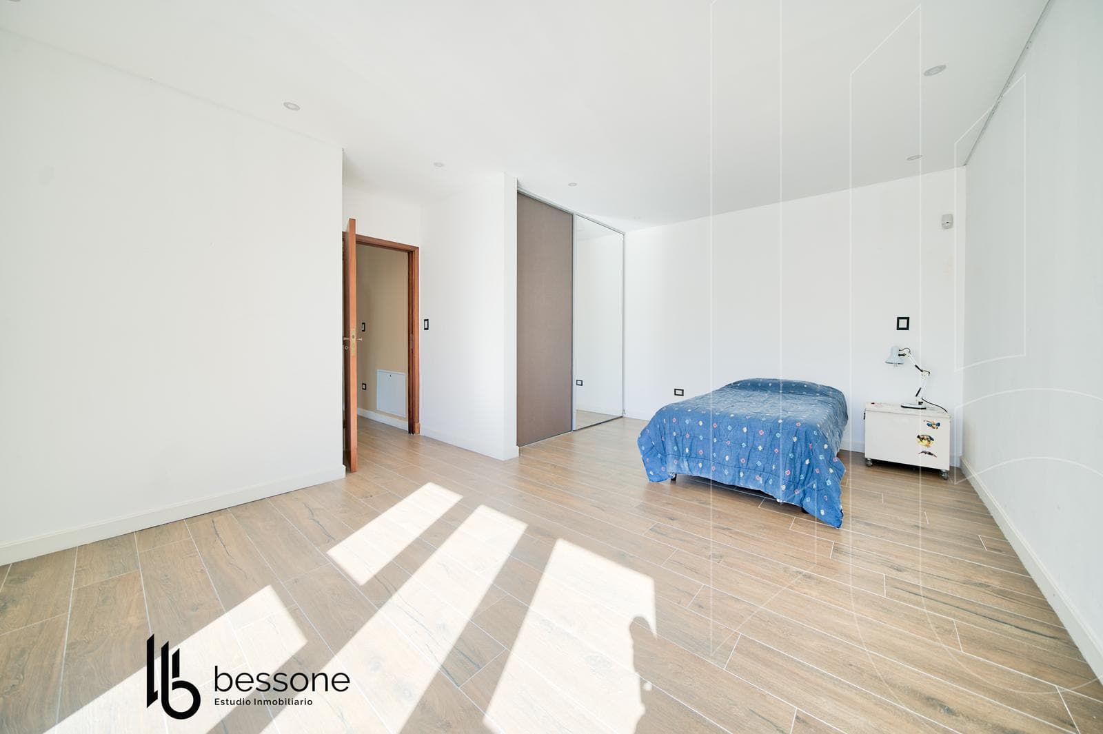 Residencia de Diseño Moderno en Parque Luro
