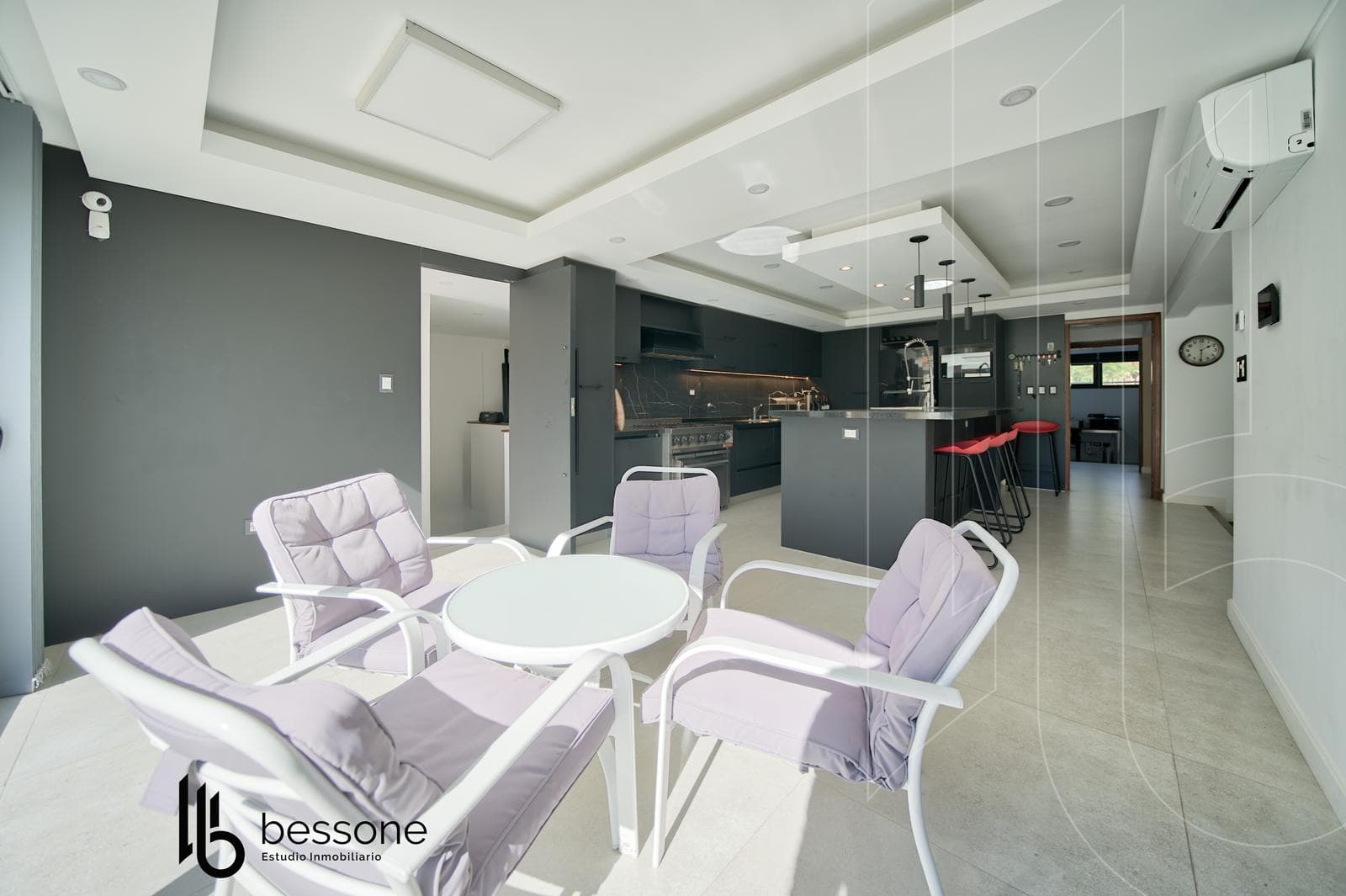 Residencia de Diseño Moderno en Parque Luro