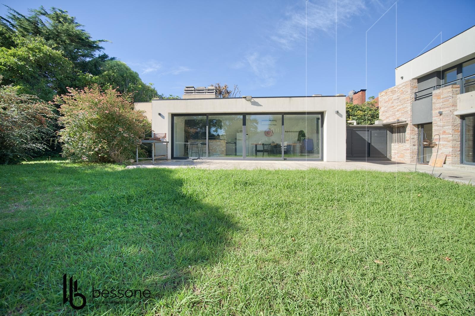 Residencia de Diseño Moderno en Parque Luro