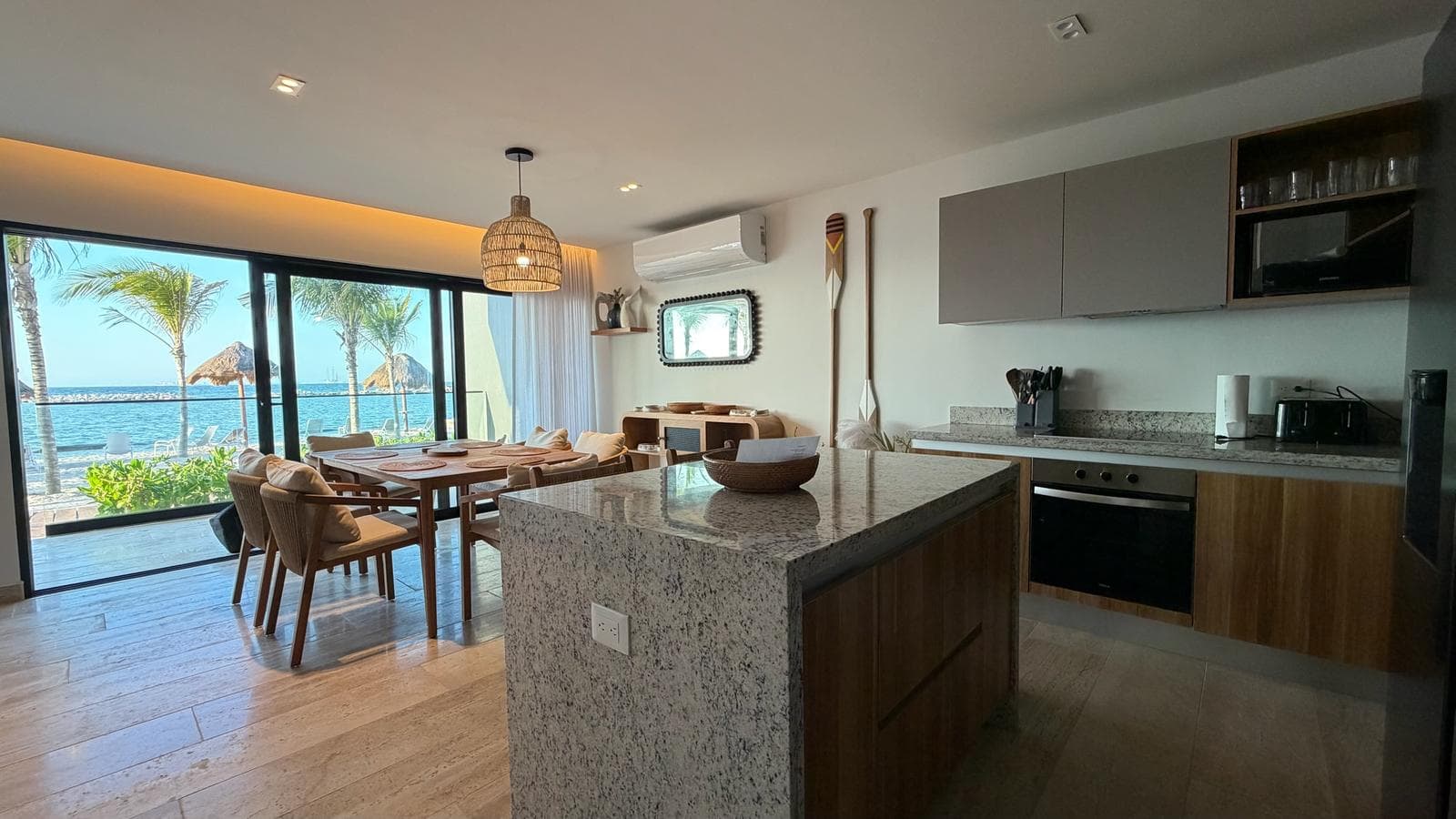 Beachfront apartment for sale (furnished)* in Yucalpetén