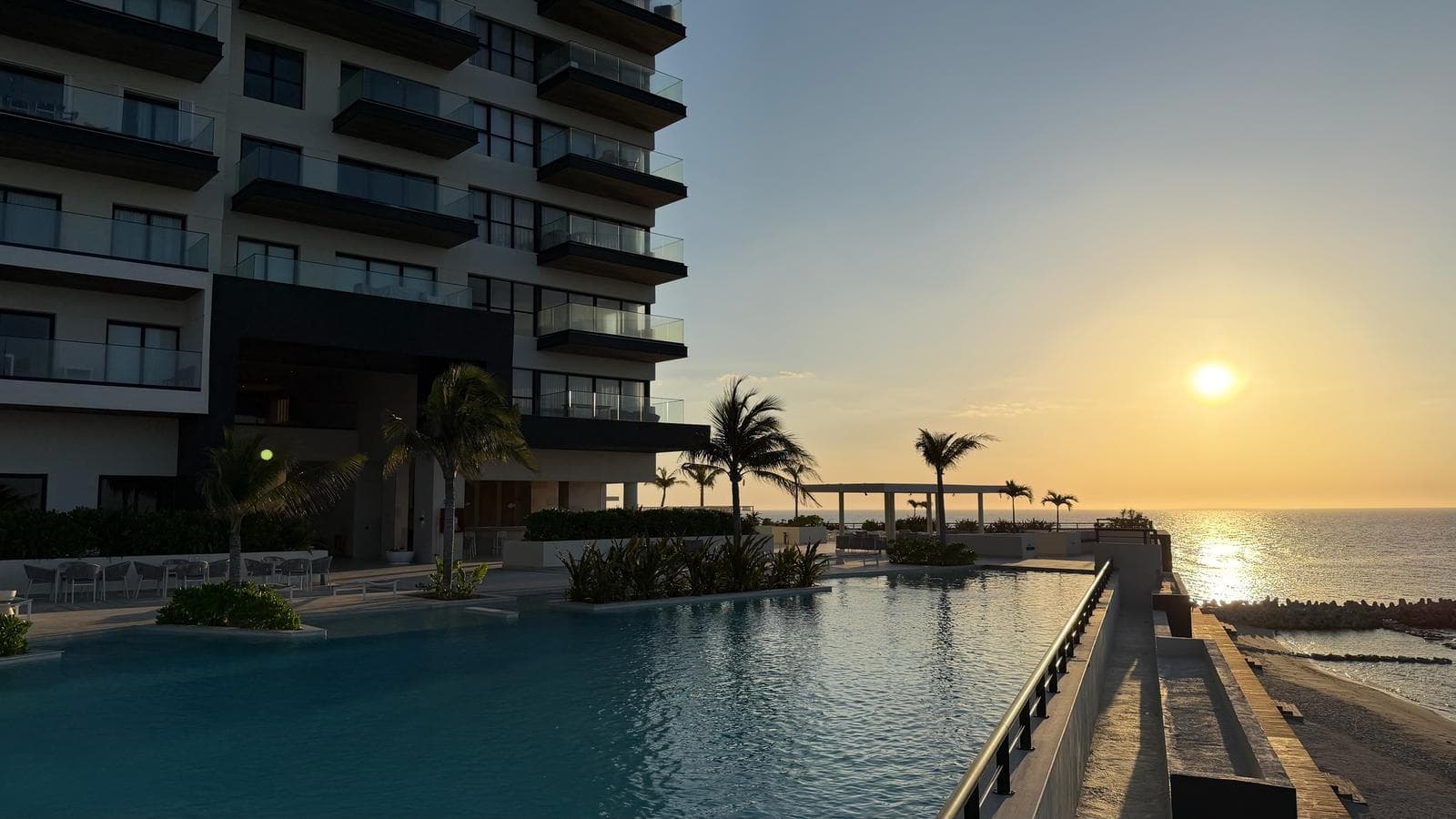 Beachfront apartment for sale (furnished)* in Yucalpetén