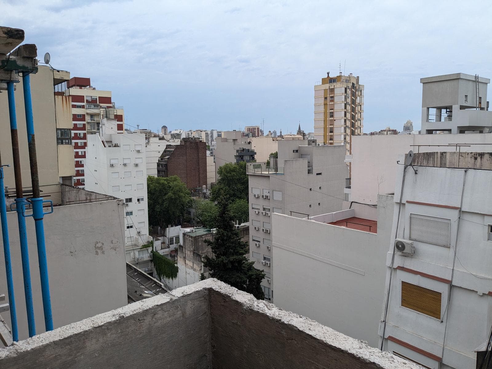 For Sale: 3-room apartment in Caballito with a balcony, 13th floor. Financing available.