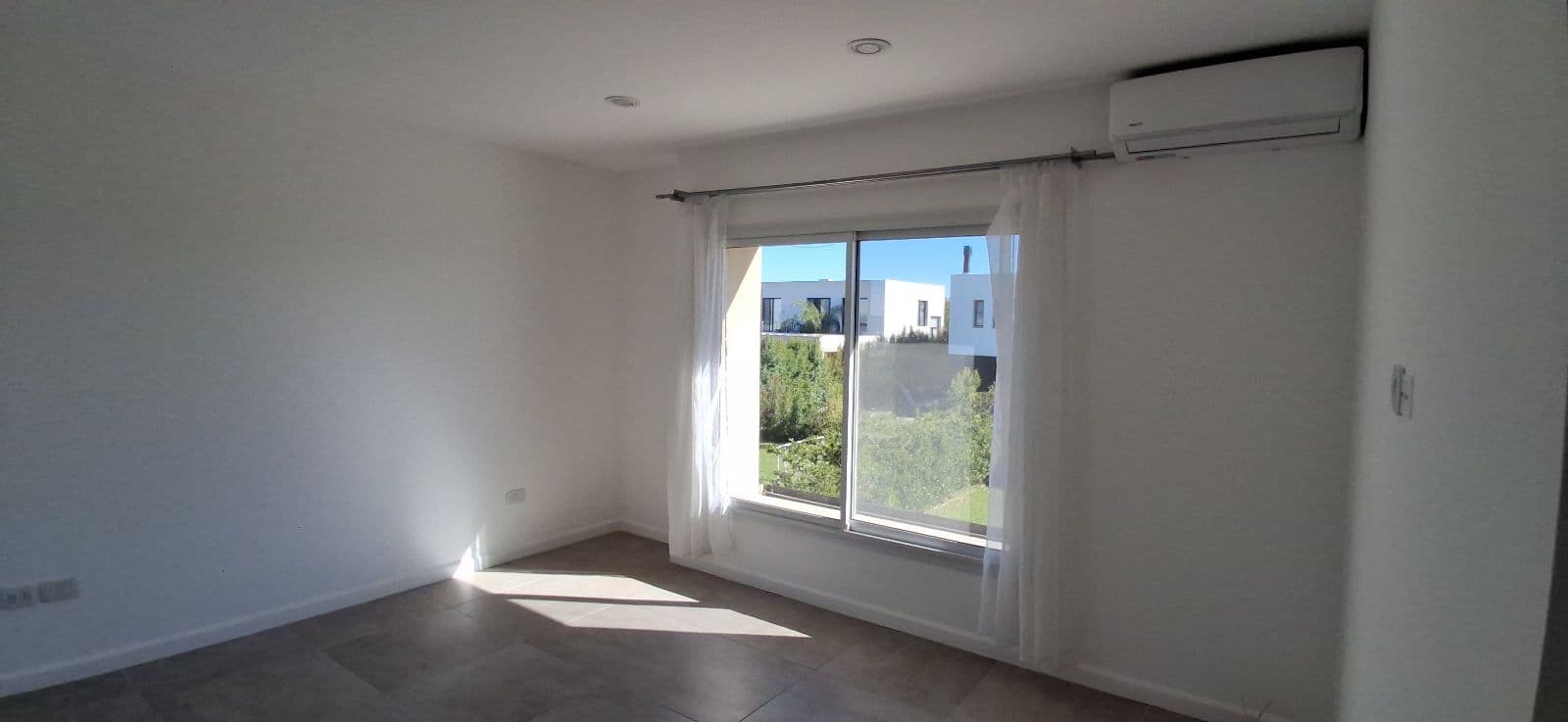 House for Sale in the Vistas Neighborhood, Puertos del Lago Escobar. 3 Bedrooms, Office, Pool. Northern Greater Buenos Aires