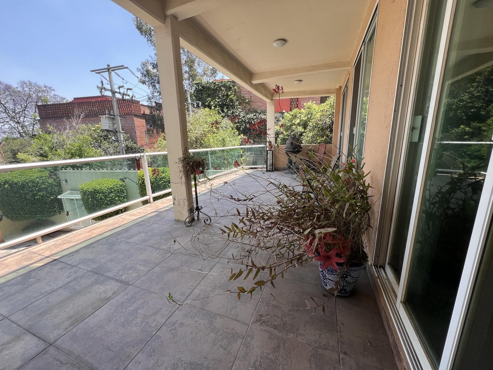 Apartment with a large terrace in Las Águilas