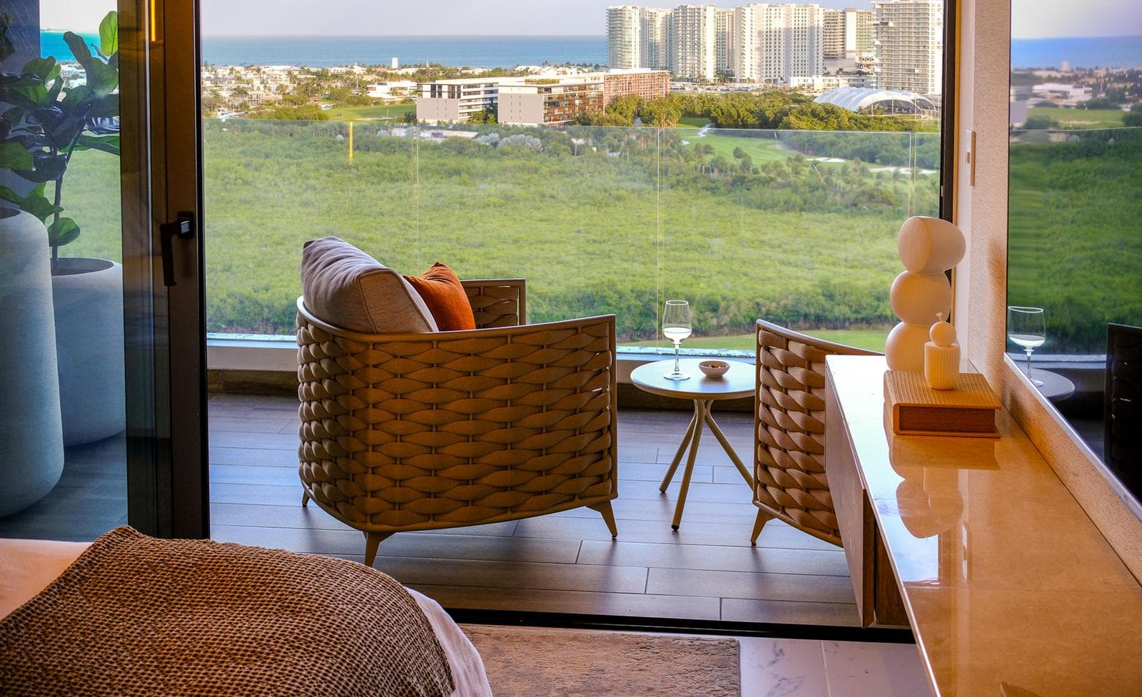 WOHA PUERTO CANCUN Puerto Cancun, Cancun Condo