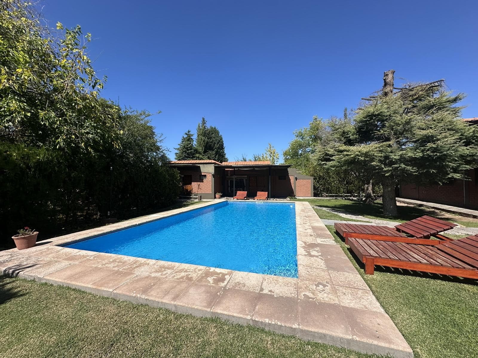 2864 Almirante Brown Street