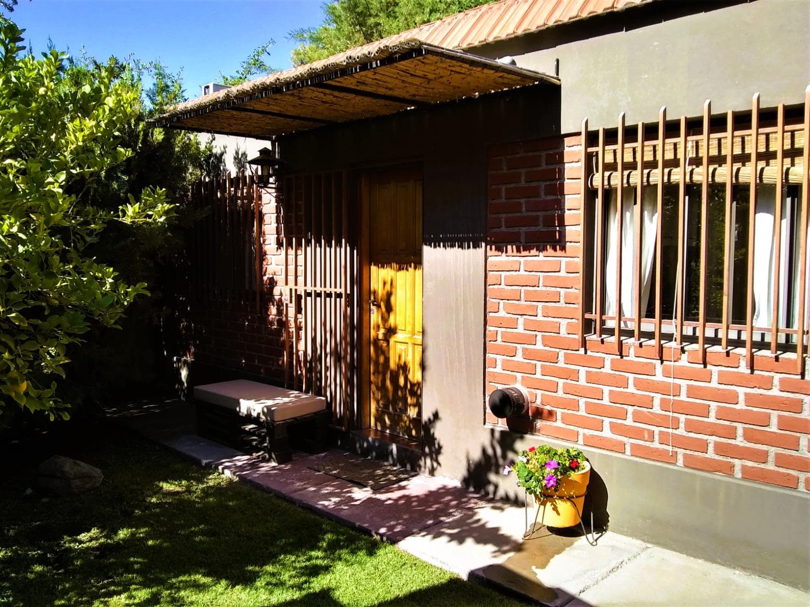 2864 Almirante Brown Street