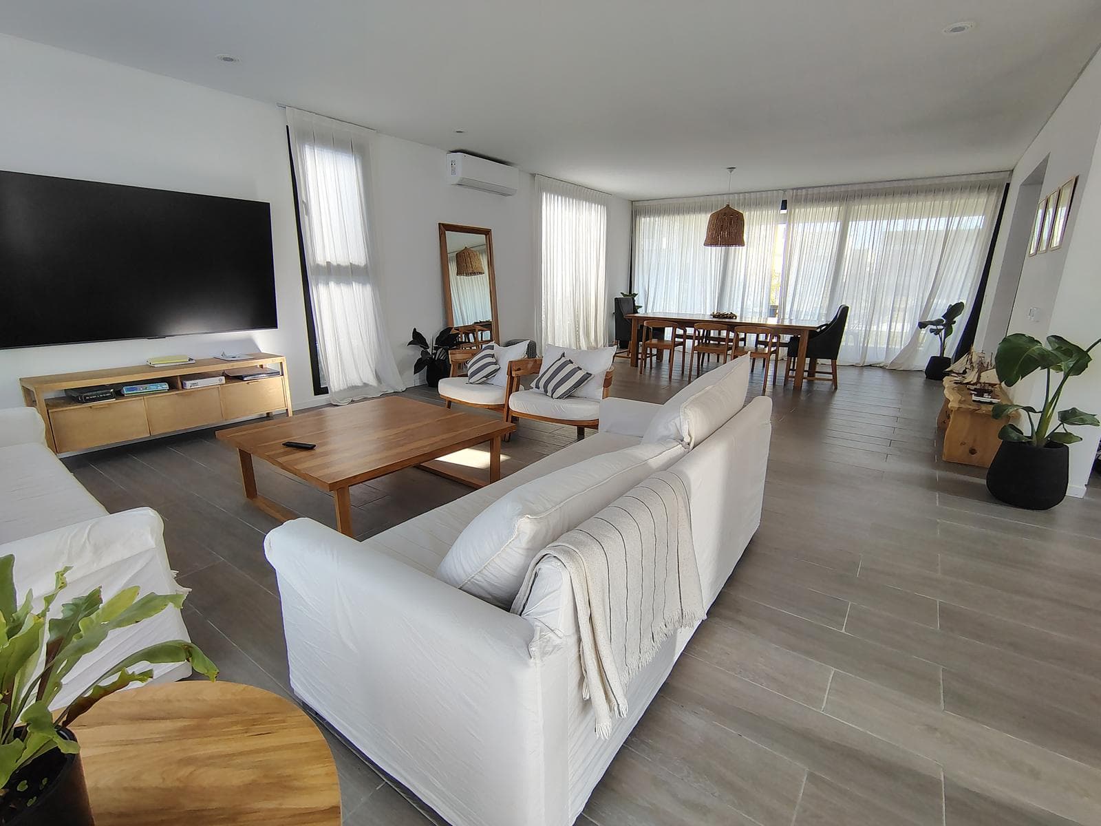Vila Marina II Neighborhood. 4300 Todos los Santos Blvd.,
