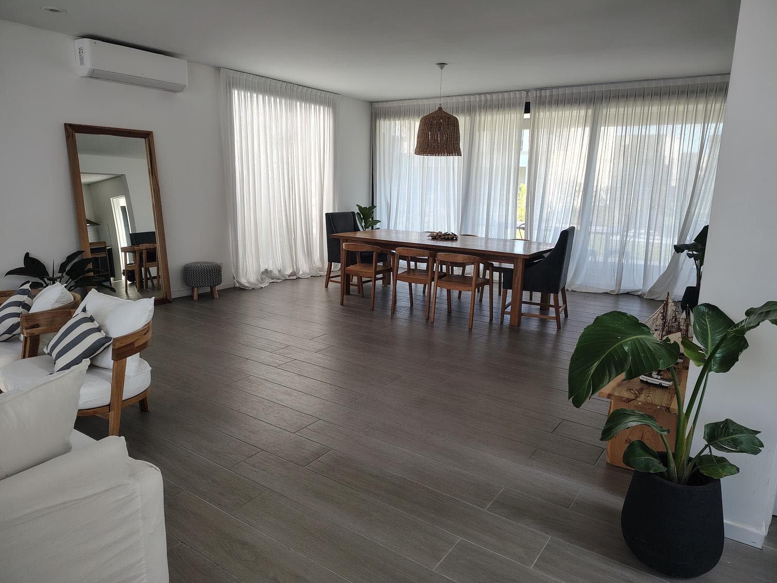 Vila Marina II Neighborhood. 4300 Todos los Santos Blvd.,
