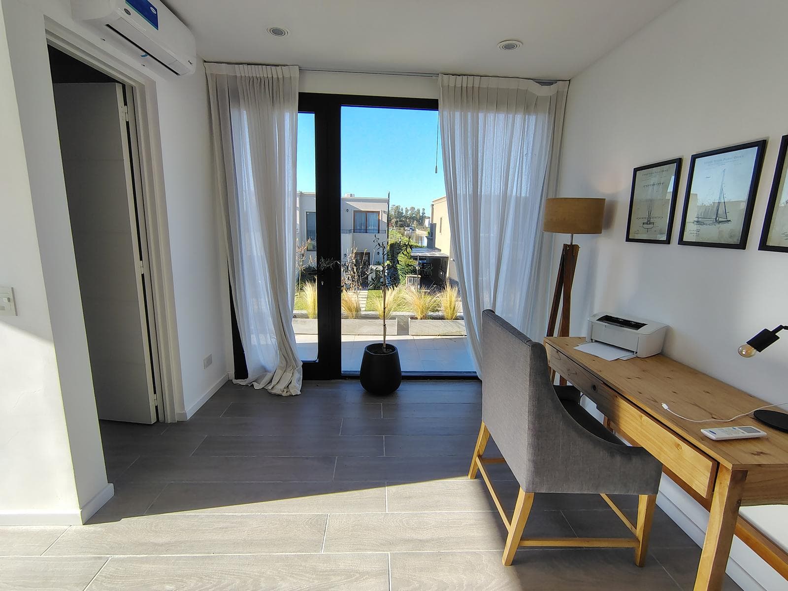 Vila Marina II Neighborhood. 4300 Todos los Santos Blvd.,