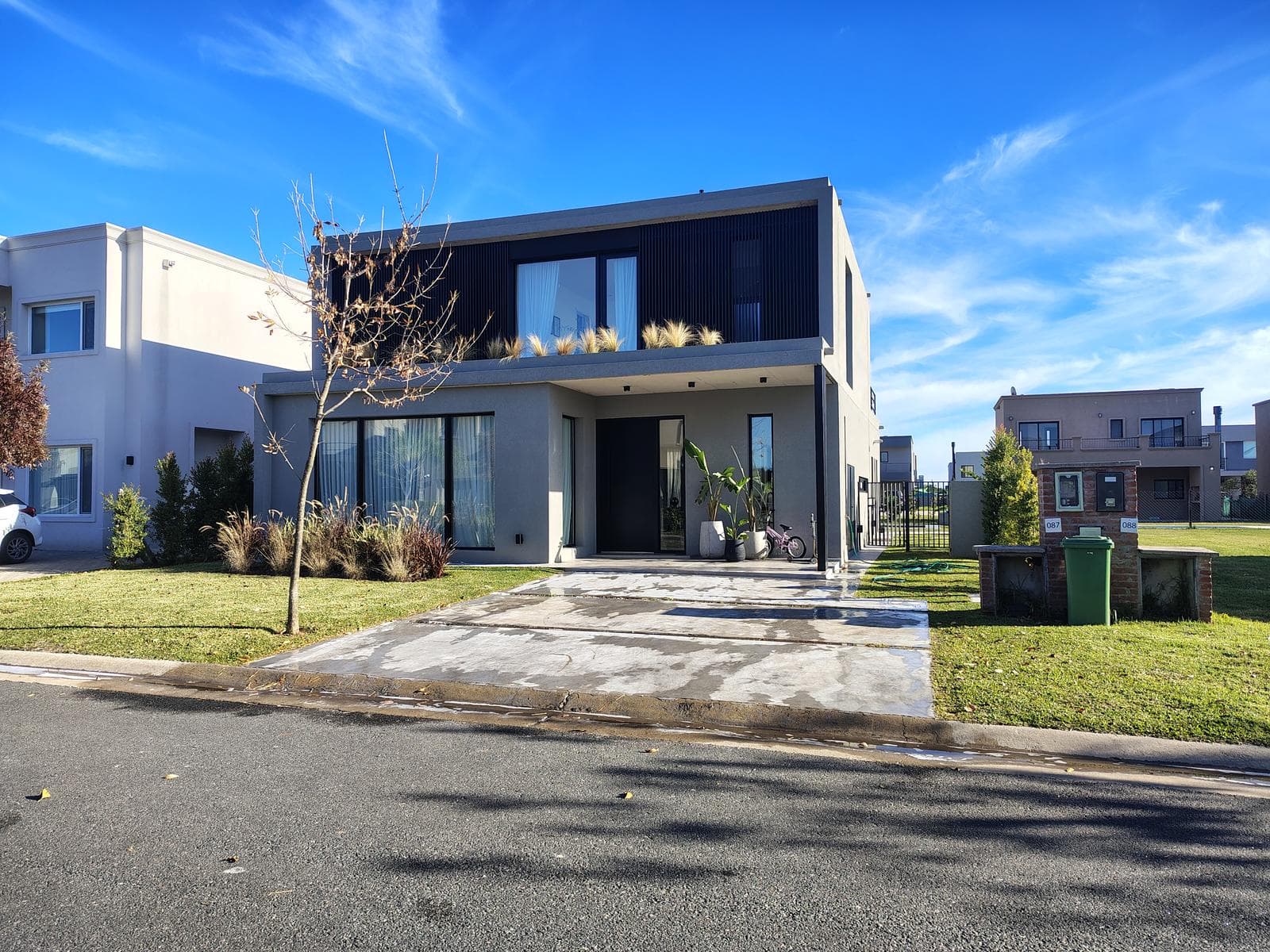 Vila Marina II Neighborhood. 4300 Todos los Santos Blvd.,