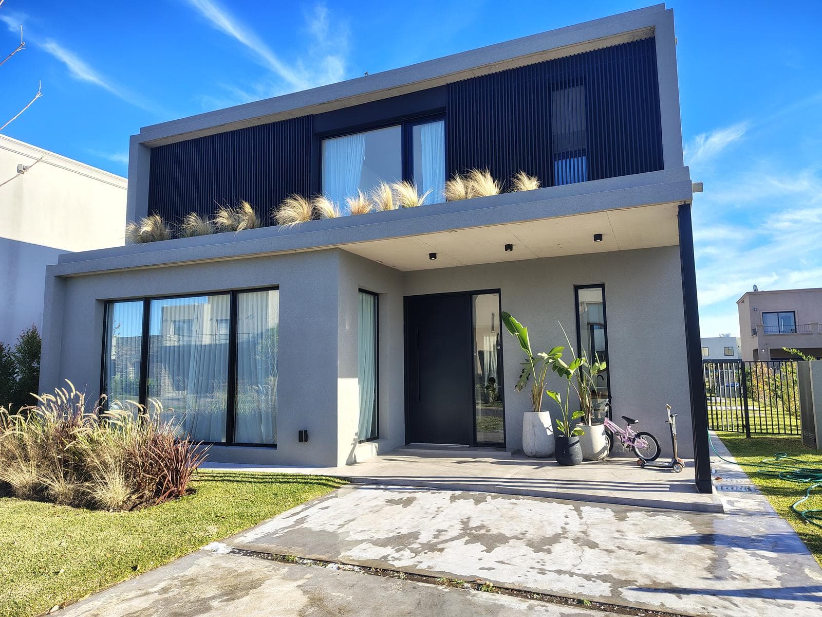 Vila Marina II Neighborhood. 4300 Todos los Santos Blvd.,