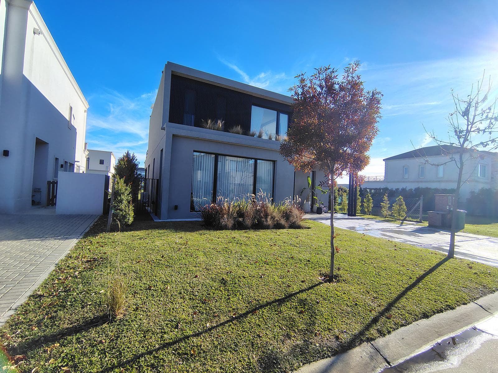 Vila Marina II Neighborhood. 4300 Todos los Santos Blvd.,