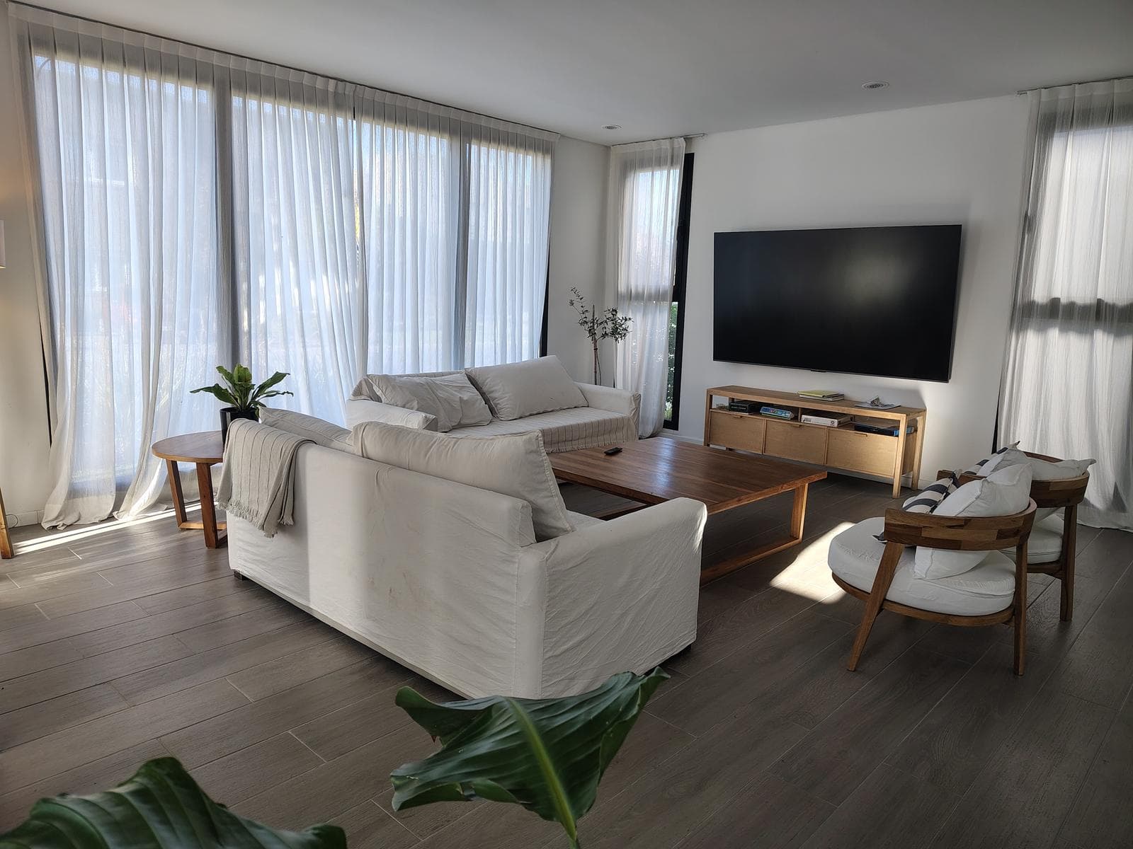 Vila Marina II Neighborhood. 4300 Todos los Santos Blvd.,