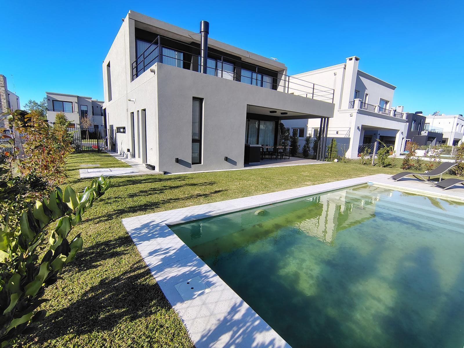 Vila Marina II Neighborhood. 4300 Todos los Santos Blvd.,