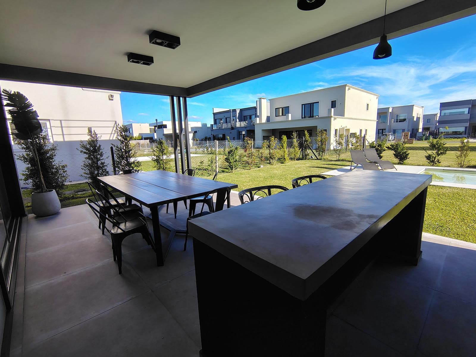 Vila Marina II Neighborhood. 4300 Todos los Santos Blvd.,