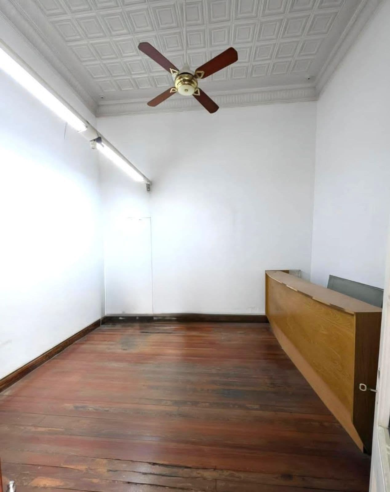 Offices and medical practices across from the Arizu warehouse