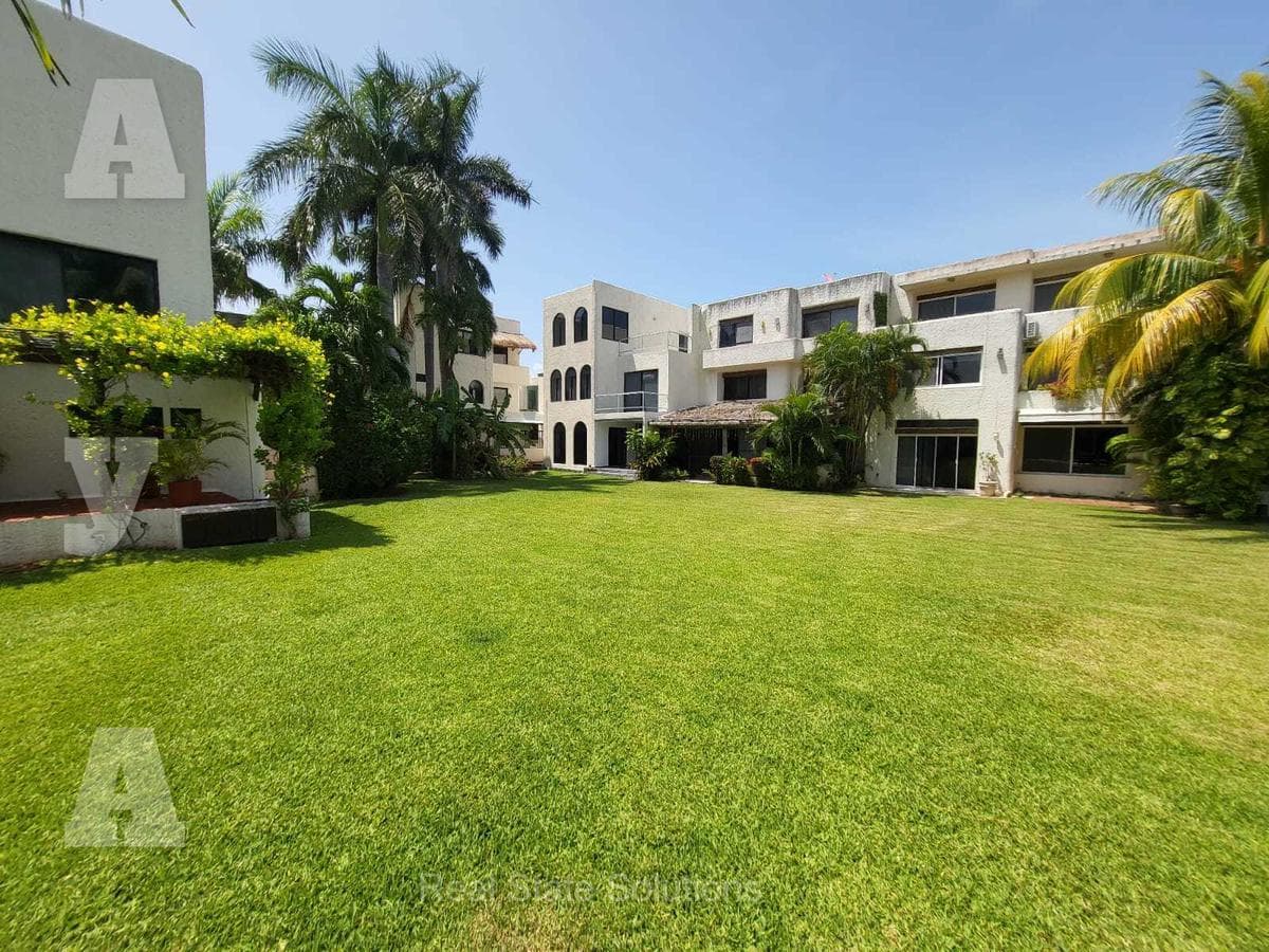 House for Sale/Rent: 4 Bedrooms, REMODELED, FURNISHED, Pescador, ZH, Cancún