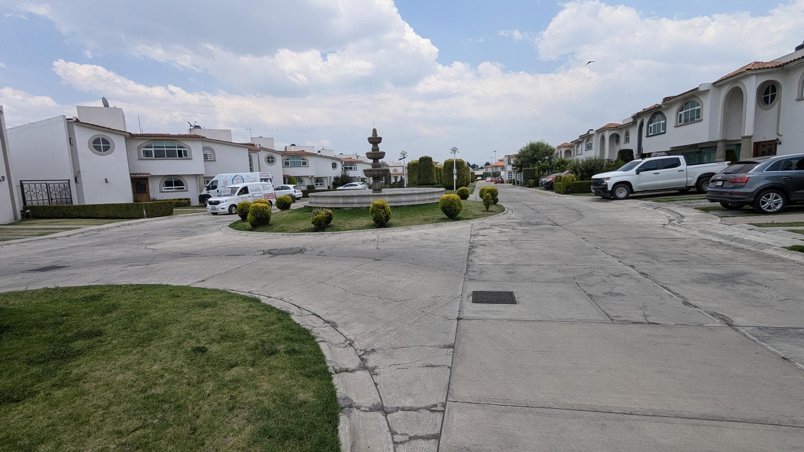 HOUSE FOR SALE IN VILLAS COUNTRY, BEHIND TOWN SQUARE METEPEC