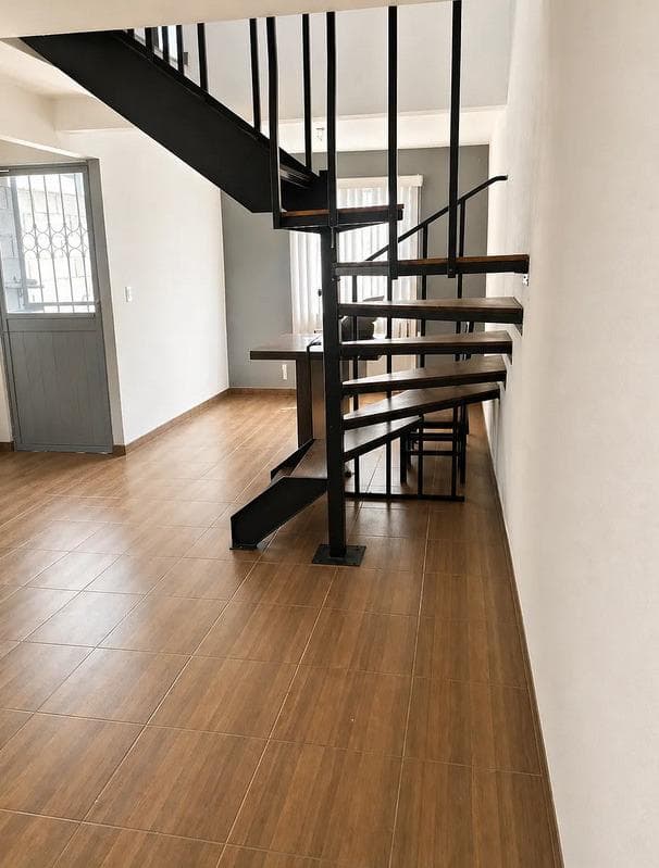 HOUSE FOR SALE IN THE AV. DE LA LUZ AREA