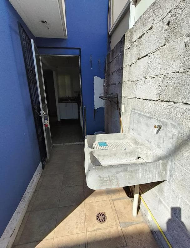 HOUSE FOR SALE IN THE AV. DE LA LUZ AREA