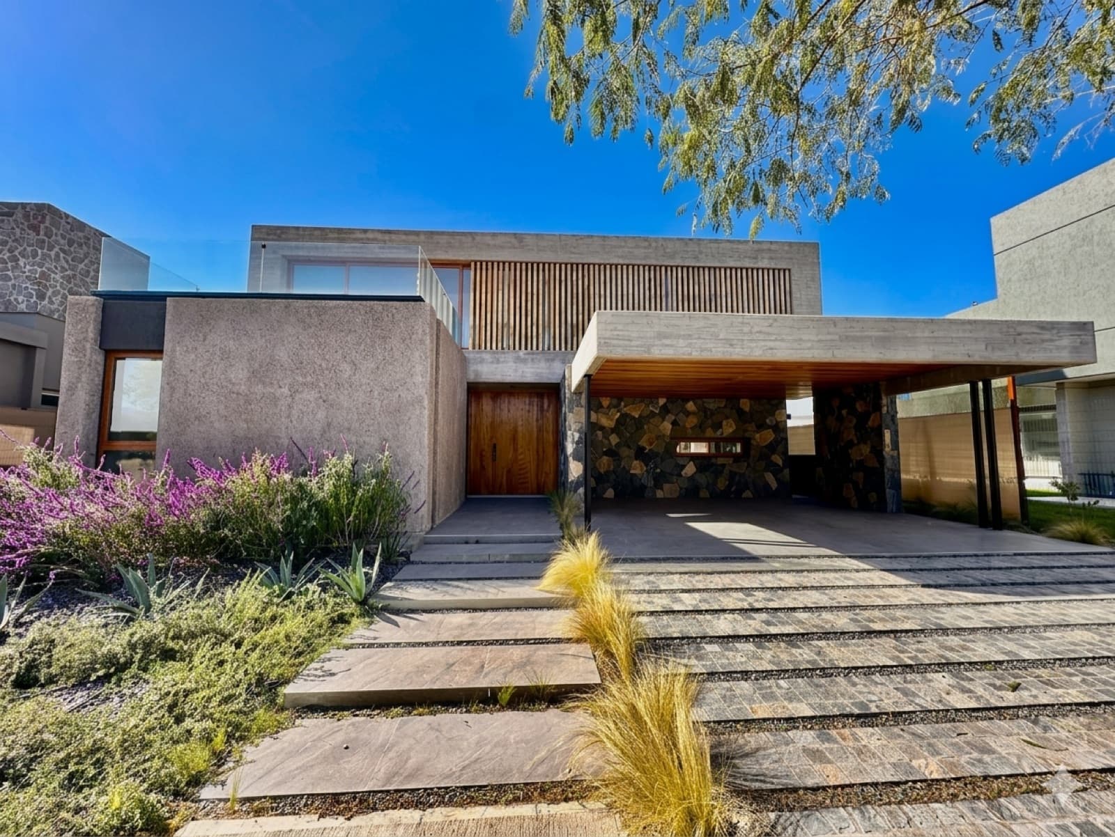 House in Chacras De Coria
