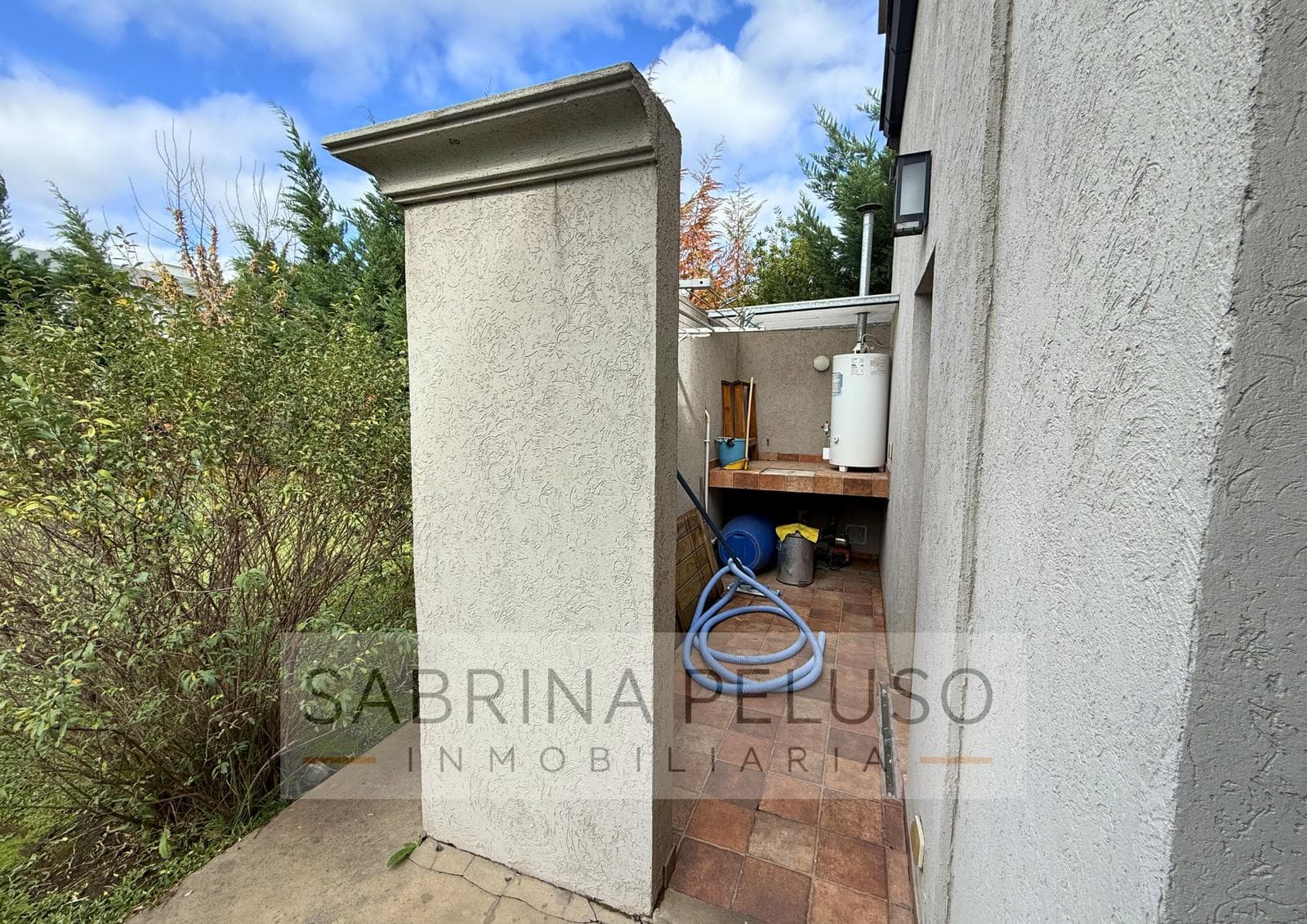 House for Sale in Prados del Oeste I | 3 Bedrooms, Suite, Pool, and Patio with Grill