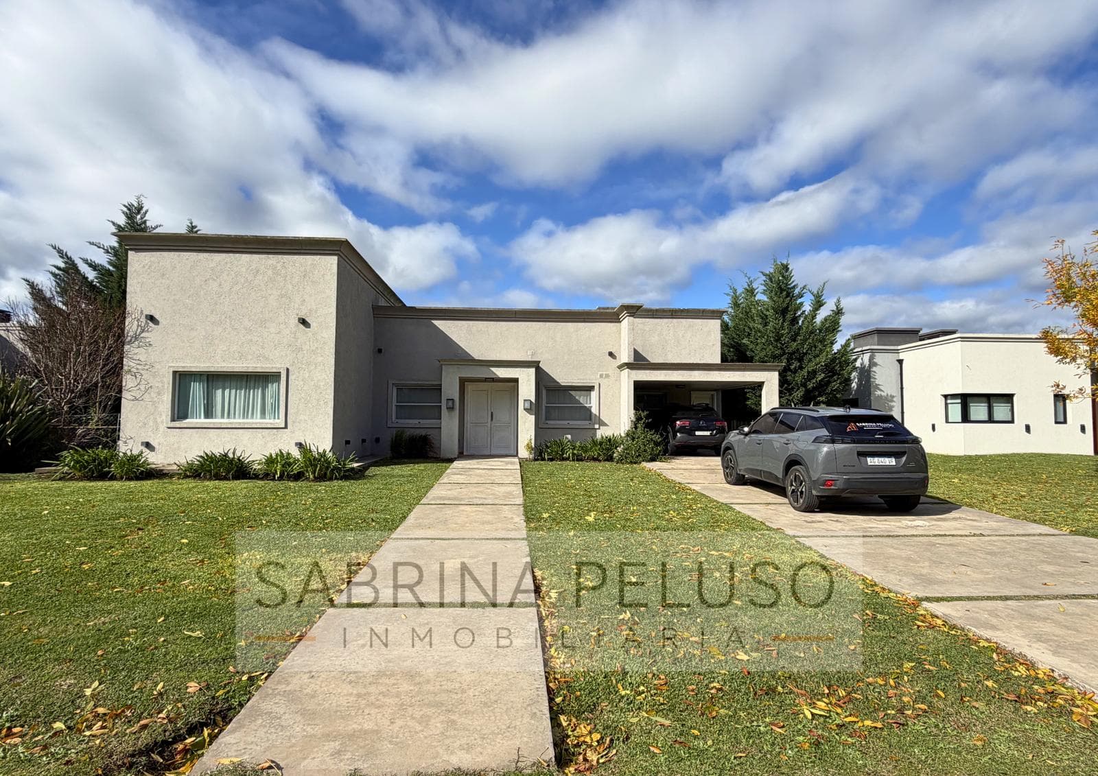 House for Sale in Prados del Oeste I | 3 Bedrooms, Suite, Pool, and Patio with Grill